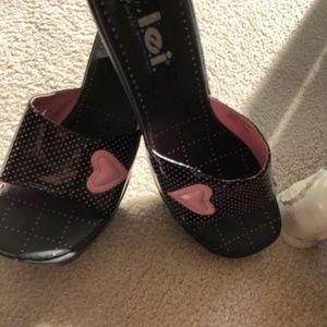 Size 10 Med  Pink Polka Dot Heart Shoes by Lei